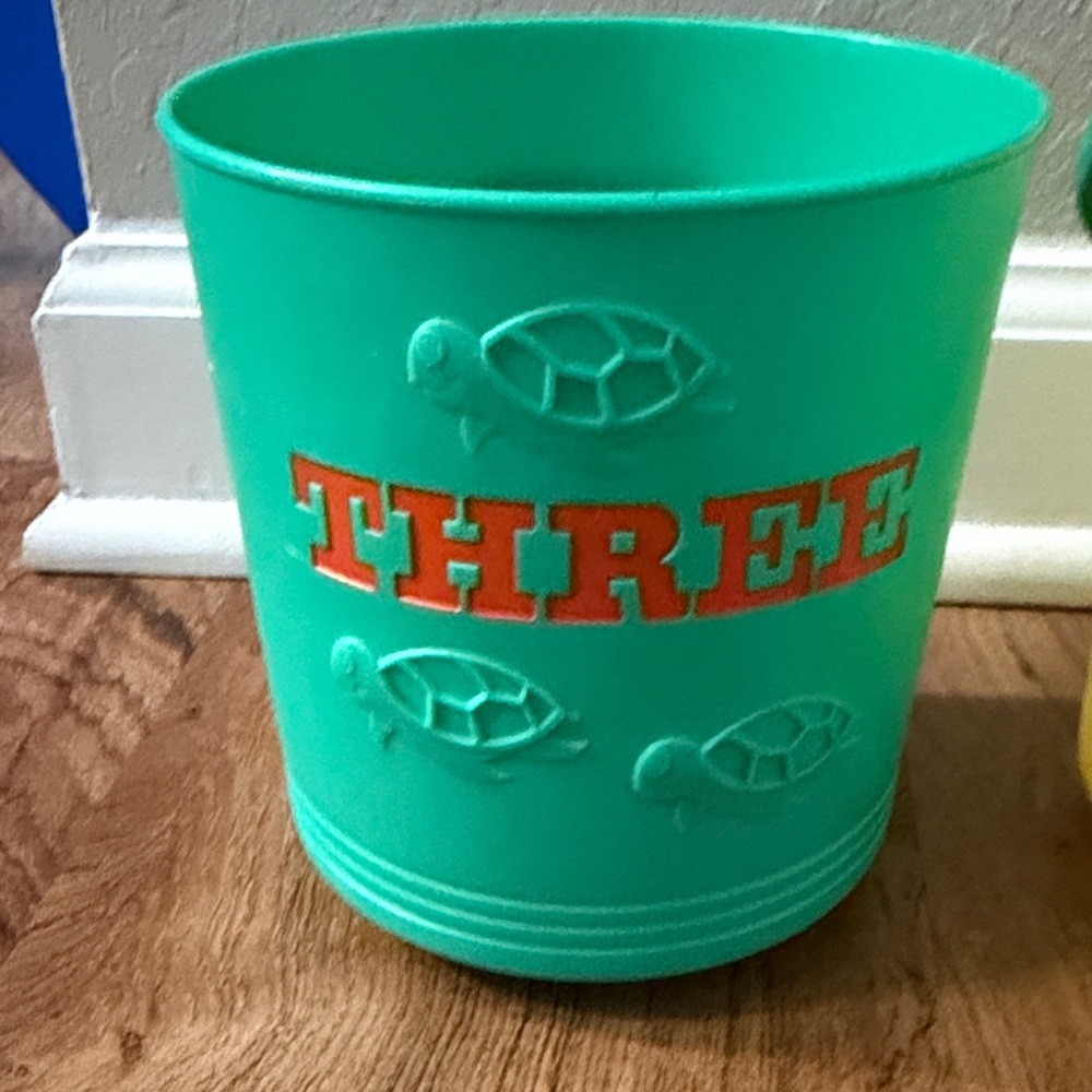 Melissa and Doug Stacking Numbered Beach Buckets and Scoops - Picture 4 of 9